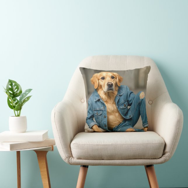 Cojín Decorativo Golden Retriever Posando En Jeans Azules (Silla)