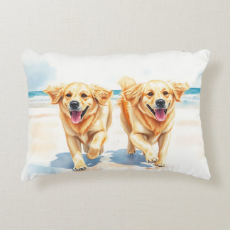 Cojín Decorativo Golden Retrievers Alegres en la Playa – Acuarela