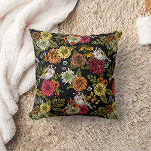 Cojín Decorativo Goldfinches en el jardín sobre negro