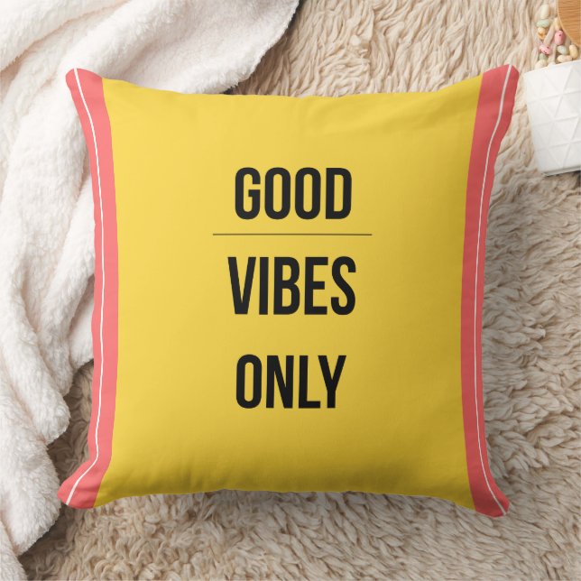 Cojín Decorativo Good Vibes Only — 90s Maximalist Throw Pillow (Manta)
