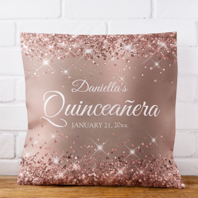 Cojín Decorativo Gradiente de oro Rosa Purpurinoso Quinceañera 15 (Glittery Rose Gold Glam Gradient Quinceañera 15 Throw Pillow)