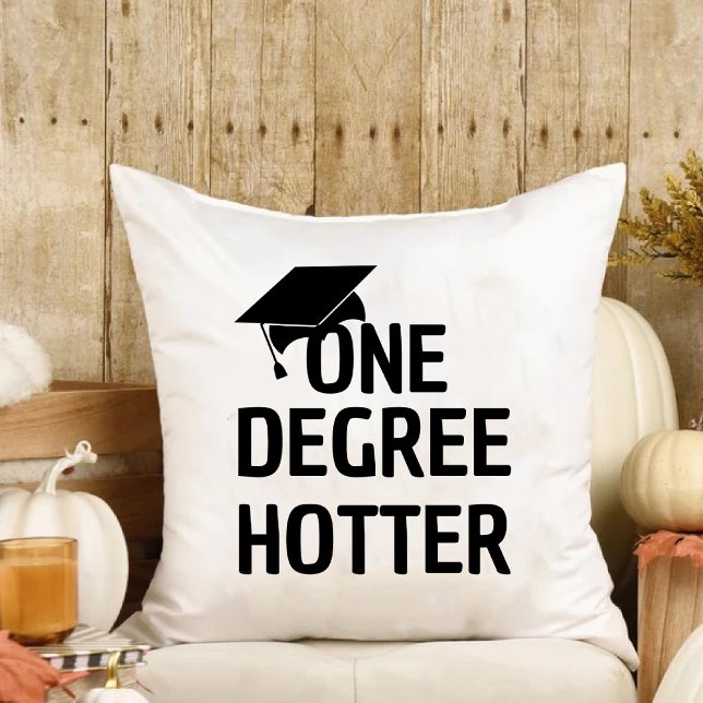 Cojín Decorativo Graduada Graduada Graduada Graduada Gratuita De Un (One Degree Hotter Funny Senior Graduate Daughter Throw Pillow)