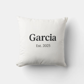 Cojín Decorativo Gráfico de nombre de familia García | Est. 2025