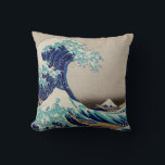 Cojín Decorativo Gran Ola de Hokusai en Kanagawa. Arte japonés vint<br><div class="desc">Katsushika Hokusai "La gran ola de Kanagawa" lanza almohada. Ilustracion japonés vintage.</div>