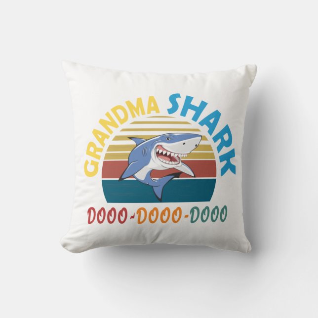 Cojín Decorativo Grandma Shark doo dooo dooo (Anverso)