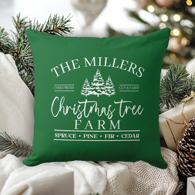 Cojín Decorativo Granja de árbol de Navidad (Custom Family Name Christmas Tree Farm Throw Pillow)