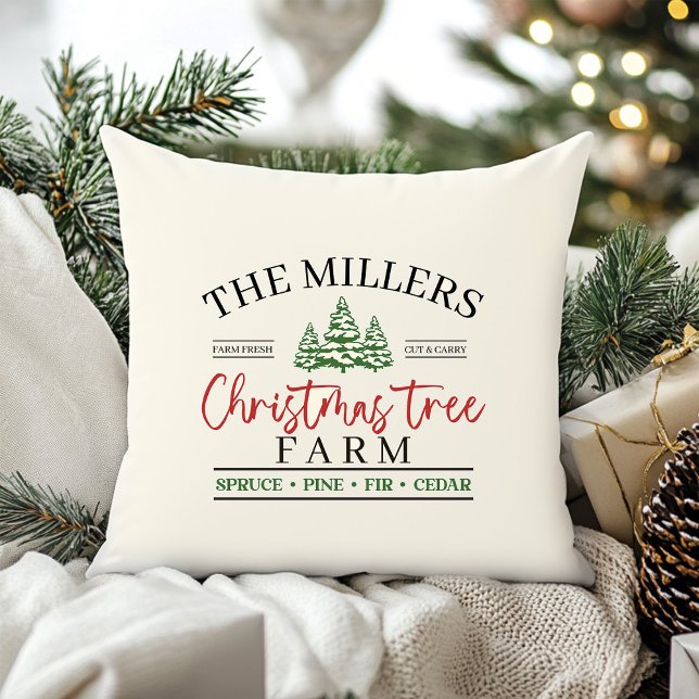 Cojín Decorativo Granja de árbol de Navidad (Christmas Tree Farm Throw Pillow with Custom Family Name)