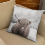 Cojín Decorativo Granja Rústica de la vaca Highland Scotland<br><div class="desc">Este diseño se puede personalizar eligiendo la opción Editar diseño. También puede transferir a otros artículos. Póngase en contacto conmigo en colorflowcreations@gmail.com o utilice la opción de chat en la parte superior de la página si desea tener este diseño en otro producto o necesita ayuda. Ver más de mis diseños...</div>