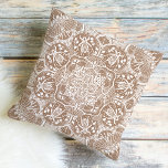 Cojín Decorativo Grasshopper Mandala Elija su color<br><div class="desc">Esta divertida y única almohada de estilo saltamontes, con intrincadas obras de arte de mandala, le dará un toque original y caprichoso a su espacio vital. Esta almohada detallada muestra un diseño de mandala de insecto de saltamontes de calidad, con detalles dibujados a mano en blanco, que se destacan con...</div>