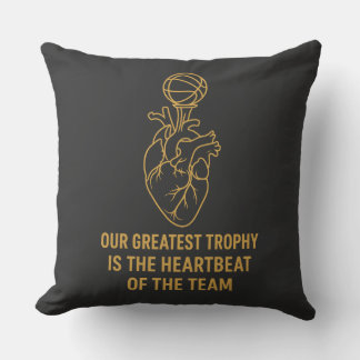 Cojín Decorativo Grateful Team – Our Greatest Trophy is the Heartbe