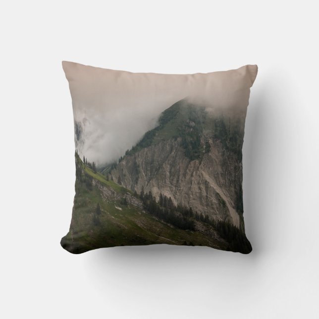 COJÍN DECORATIVO GREEN AND GRAY MOUNTAIN UNDER WHITE CLOUDS (Anverso)