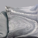 Cojín Decorativo Gris y Blanco Moderno Resumen Artístico Remolino<br><div class="desc">La almohada moderna de tiro dispone de una composición abstracta giratoria orgánica en tonos grises y blancos. La pintura al óleo gris y blanco se desliza en un estilo elegante que le da un toque artístico a la decoración de cualquier habitación moderna. Una almohada decorativa moderna para su salón o...</div>