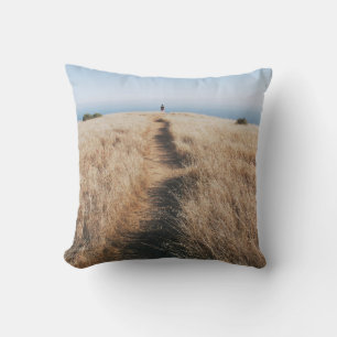 COJÍN DECORATIVO GRISE MARRÓN BAJO NUBES BLANCOS