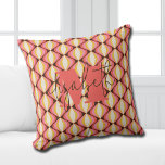 Cojín Decorativo Groovy Colorful Retro<br><div class="desc">Su monograma y nombre resaltan un patrón ondulado retro y colorido en una paleta de color groovy,  esta almohada de tiro es divertida para usted,  sus hijos,  habitaciones de dormitorios universitarios o como regalo. (Puede eliminar el monograma y el nombre,  simplemente deje la personalización en blanco.)</div>