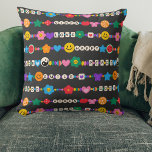Cojín Decorativo Groovy Good Vibes Love Smile Retro Bebidas<br><div class="desc">Groovy Good Vibes Love Smile Retro Beads Cojines decorativos Cushions presenta una variedad de cuentas de amistad con texto como amor, paz, felicidad, sonrisa, buenas vibraciones y acentuadas con flores, mariposas, corazones, estrellas, yin y señales yang en colores brillantes. Perfecta decoración de casa y dormitorio y regalos para Navidades, cumpleaños,...</div>