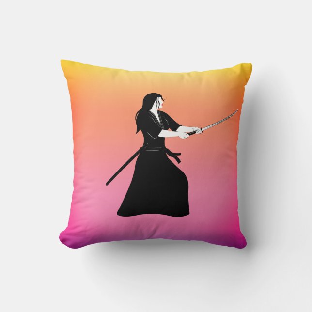 Cojín Decorativo Guerrera de Samurai con espada (Anverso)