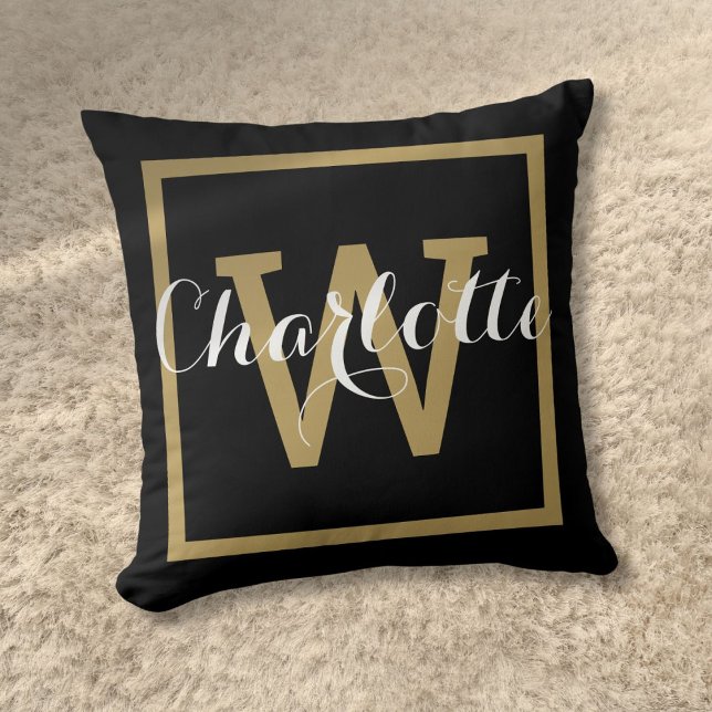 Cojín Decorativo Guión de moda Monograma de oro moderno negro (Chic Script Modern Gold Monogram Black Throw Pillow)