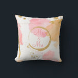 Cojín Decorativo Guión de resumen de color de agua floral Gold Peac<br><div class="desc">Bonito melocotón y diseño abstracto moderno de oro que se acompaña del Sr. y la Sra. script.</div>