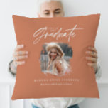 Cojín Decorativo Guión moderno de terracota foto graduación elegant<br><div class="desc">Moderno guión mínimo de terracota foto elegante regalo fiesta de invitación de graduación. Parte de una colección moderna.</div>