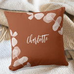 Cojín Decorativo Guión para el nombre del eucalipto de la tierra ma<br><div class="desc">Un fondo de tierra polvorienta y naranja quemado decorado con eucalipto. Personalice y agregue un nombre.</div>