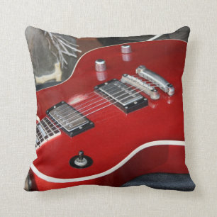 Cojín Decorativo Guitarra roja en el amperio