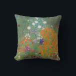 Cojín Decorativo Gustav Klimt Flor Jardín Naturaleza<br><div class="desc">Un bonito cuadro del jardín,  un cuadro clásico de Gustav Klimt,  llamado Cottage Garden,  o Bauergarten,  1907,  que se encuentra cerca de un jardín de flores,  un cuadro de flores de colores.</div>