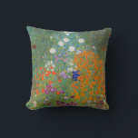 Cojín Decorativo Gustav Klimt Flor Jardín Naturaleza<br><div class="desc">Un bonito cuadro del jardín,  un cuadro clásico de Gustav Klimt,  llamado Cottage Garden,  o Bauergarten,  1907,  que se encuentra cerca de un jardín de flores,  un cuadro de flores de colores.</div>