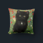 Cojín Decorativo Gustav Klimt Kitten<br><div class="desc">¡Almohada con gatito de Gustav Klimt! Este gatito negro lleva un collar de plata y se sienta en un campo de flores rojas,  azules,  blancas y amarillas. ¡Un regalo maravilloso para los amantes del gato y del arte austriaco!</div>