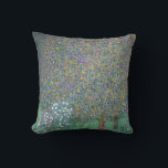 Cojín Decorativo Gustav Klimt - Rosebushes bajo los árboles<br><div class="desc">Rosebushes bajo los árboles / Rosas bajo los árboles de Gustav Klimt en 1905</div>