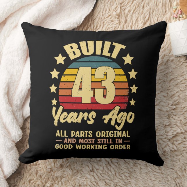 Cojín Decorativo Hace 43 Años Todas las Partes Originales Cumpleaño (Manta)