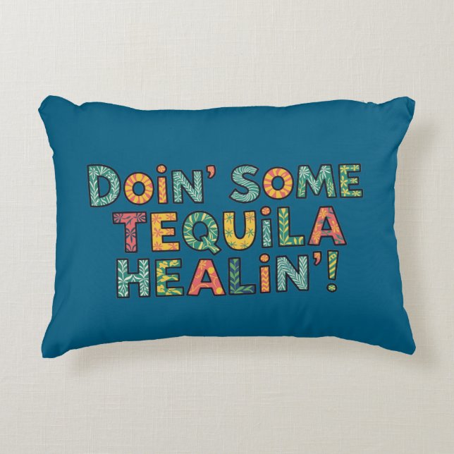Cojín Decorativo Haciendo Cura de Tequila (Anverso)