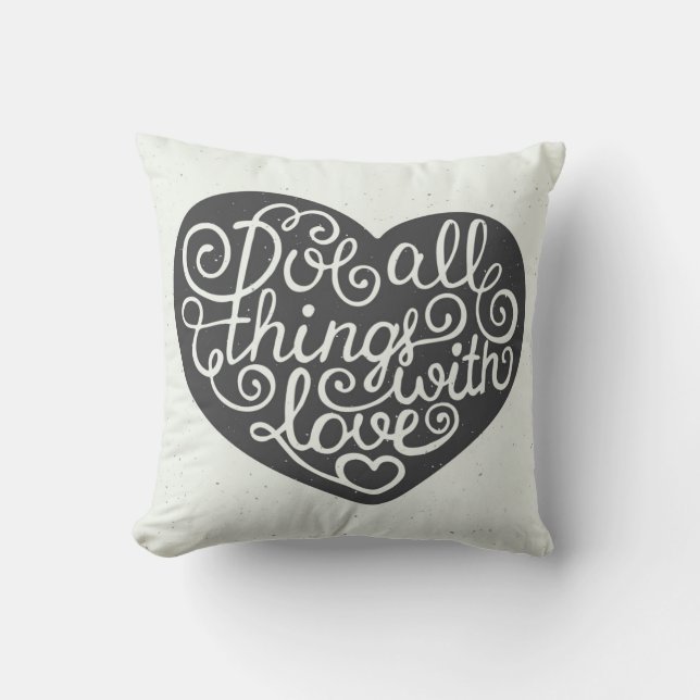 Cojín Decorativo Haga todas las cosas con amor (Anverso)