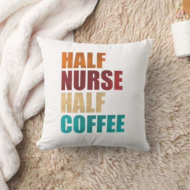 Cojín Decorativo Half Nurse Half Coffee Funny Nurse (Manta)