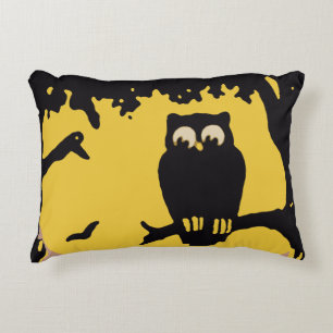 Cojín Decorativo Halloween antiguo, búho espeluznante en el árbol c