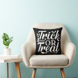 Cojín Decorativo Halloween con tipografía moderna blanca o trucada