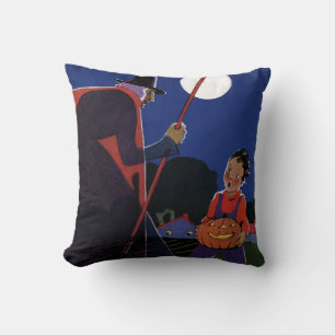 Cojín Decorativo Halloween Vintage, Bruja Espeluznante con Niño