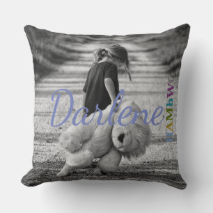 Cojín Decorativo HAMbWG - Pillow - Niña pequeña arrastrando a Teddy