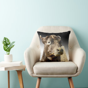 Cojín Decorativo Hay Day: El momento de la masacre de una vaca marr