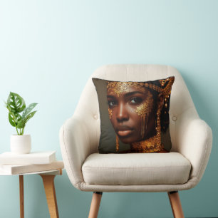 Cojín Decorativo Hermosa Diosa Nubia en Oro