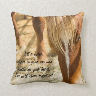 Cojín Decorativo Hermoso caballo con cita Inspiradora