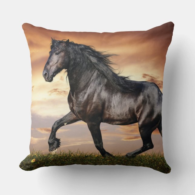 Cojín Decorativo Hermoso caballo negro (Anverso)