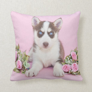 Cojín Decorativo Hermoso cachorro humilde con rosas rosas rosas