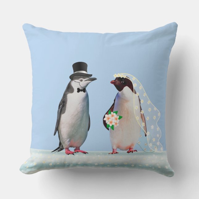 Cojín Decorativo Hermoso pingüino de boda pareja en azul claro (Anverso)