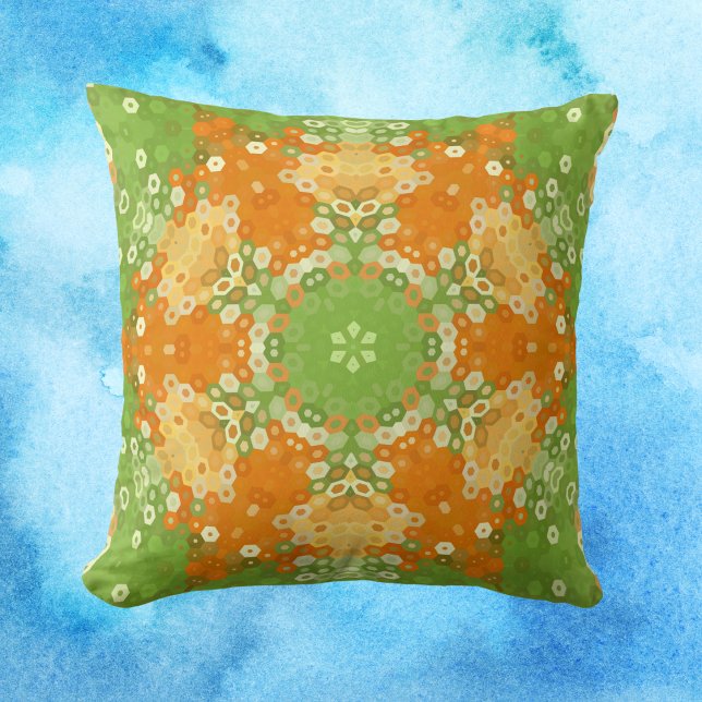 Cojín Decorativo Hex Mandala Green y Naranja (Green and Orange Hexagon Mandala Throw Pillow by Wormhole Orbital)
