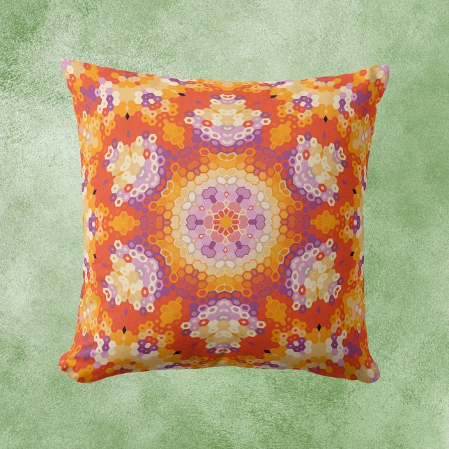 Cojín Decorativo Hex Mandala Naranja Morado y Blanco (Orange Purple and White Hexagon Mandala Throw Pillow by Wormhole Orbital)