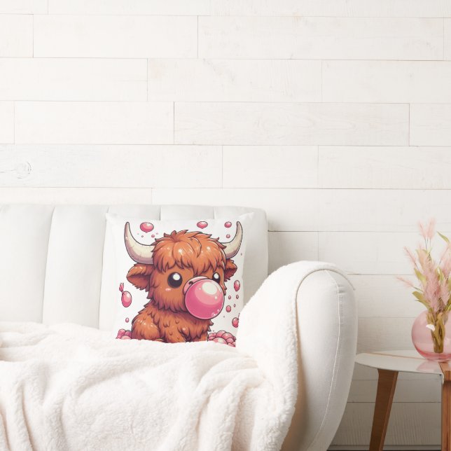 Cojín Decorativo highland cow calf blowing pink bubblegum cushion (Sofá)