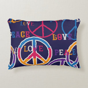 Cojín Decorativo Hippie Peace: Vibrante Diseño de Símbolo.