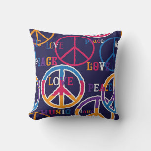 Cojín Decorativo Hippie Peace: Vibrante Diseño de Símbolo.
