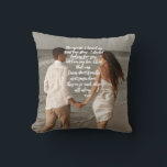 Cojín Decorativo Historia de amor de Rumi Agregar foto poema<br><div class="desc">Qué combinación inspiradora y genial: poesía de Rumi,  el famoso poeta místico del siglo XIII,  y la foto impresionante de la pareja enamorada/recién casada que describe perfectamente su historia de amor. Regalo ideal y recuerdo para recuerdos románticos duraderos</div>