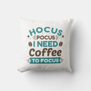 Cojín Decorativo Hocus Pocus Necesito Café Para Enfocarme